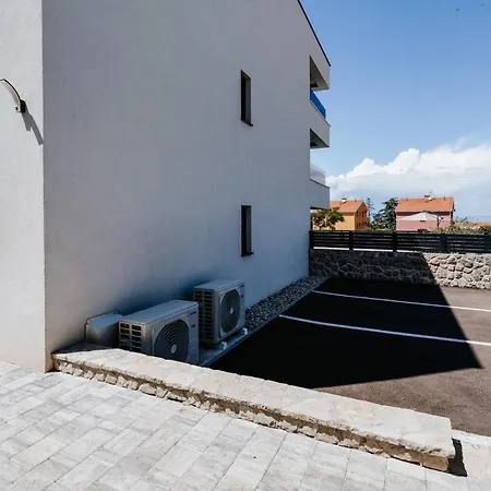Luxury New With Private Pool, Large Garden, - By Traveler Tourist Agency Krk Id 2688 Apartmán