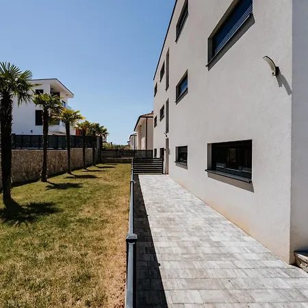 Luxury New With Private Pool, Large Garden, - By Traveler Tourist Agency Krk Id 2688 Apartmán *